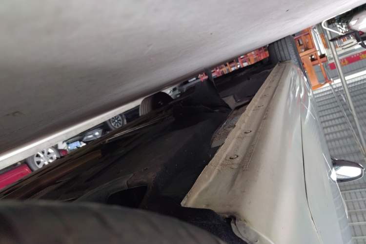 Used Hongqi H5 2020 1.5T DCT Flagship Edition Left Side Sill
