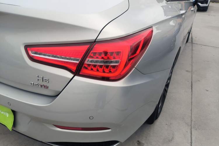 Used Hongqi H5 2020 1.8T Automatic ZhiLian QiYun Edition Right Rear Taillight