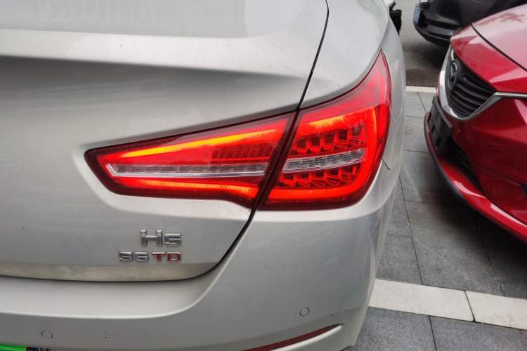 Used Hongqi H5 2020 1.8T Automatic Smart Connect Flagship Edition Right Rear Taillight