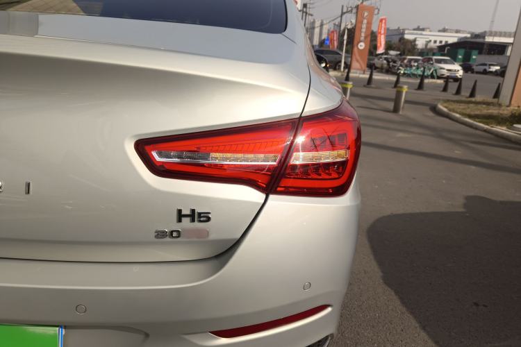 Used Hongqi H5 2020 1.5T DCT Flagship Edition Right Rear Taillight