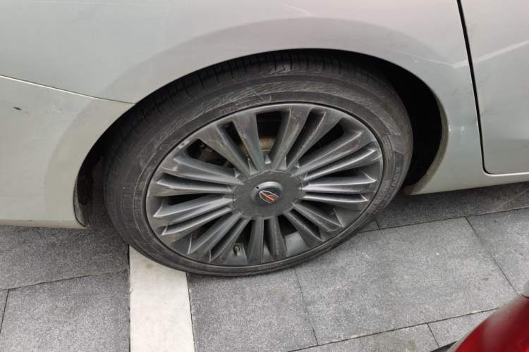 Used Hongqi H5 2020 1.8T Automatic Smart Connect Flagship Edition Right Rear Wheel Hub