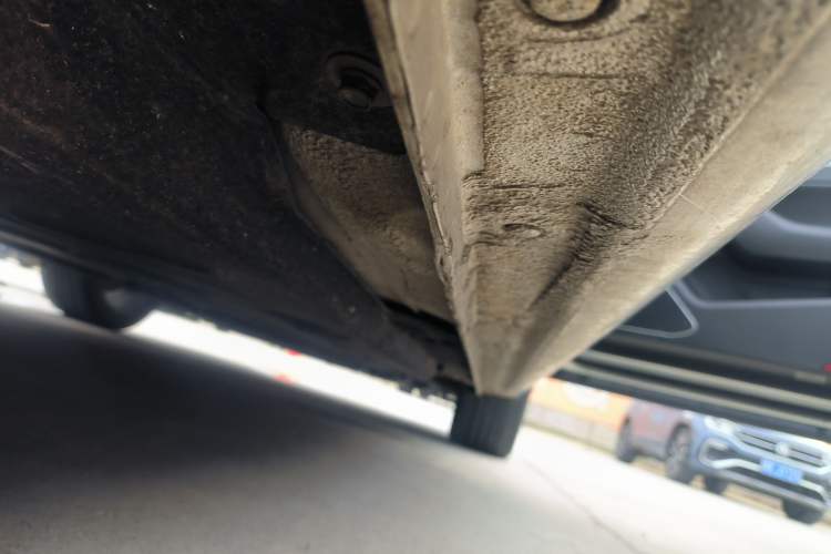 Used Hongqi H5 2020 1.8T Automatic ZhiLian QiYun Edition Right Side Sill