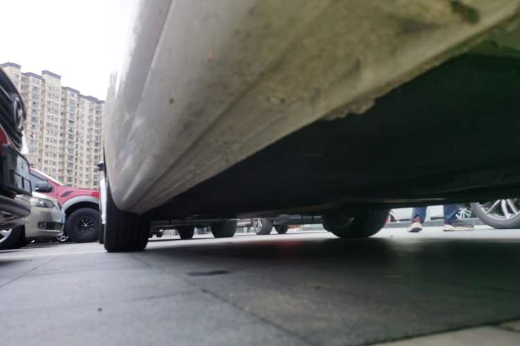 Used Hongqi H5 2020 1.8T Automatic Smart Connect Flagship Edition Right Side Sill