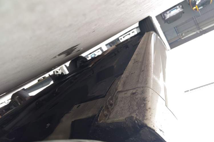 Used Hongqi H5 2020 1.5T DCT Flagship Edition Right Side Sill