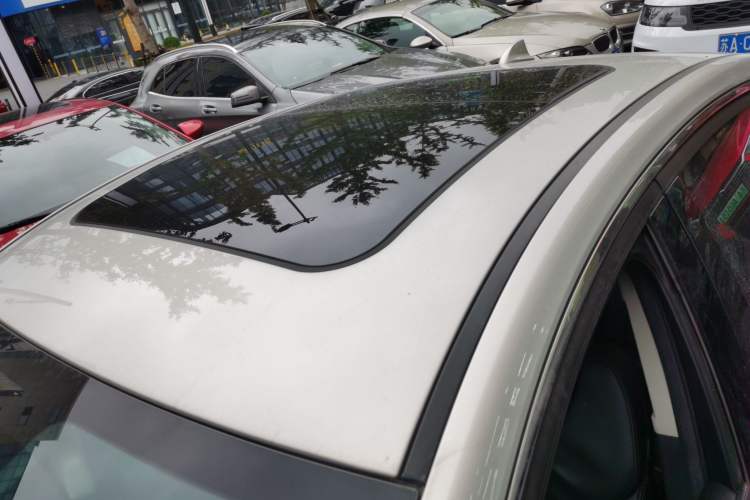 Used Hongqi H5 2020 1.8T Automatic Smart Connect Flagship Edition Roof