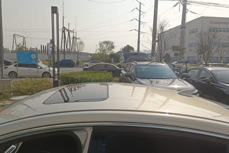 Used Hongqi H5 2020 1.5T DCT Flagship Edition Roof