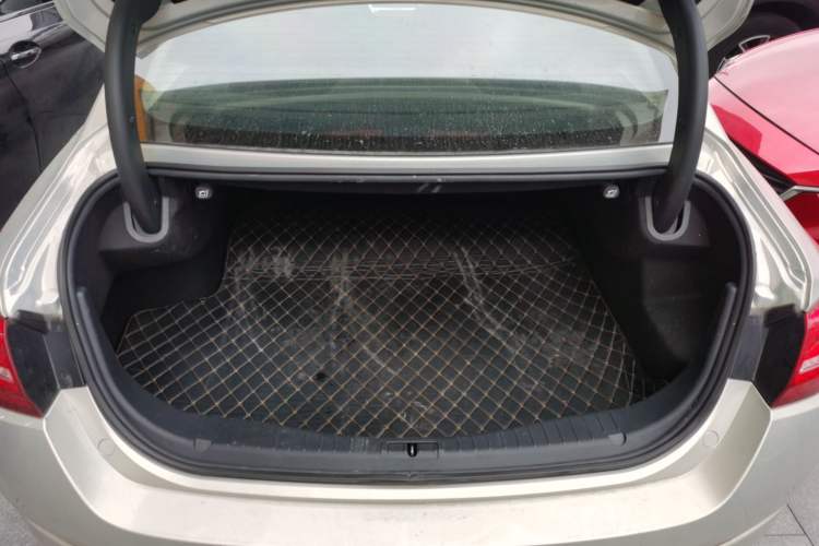 Used Hongqi H5 2020 1.8T Automatic Smart Connect Flagship Edition Trunk