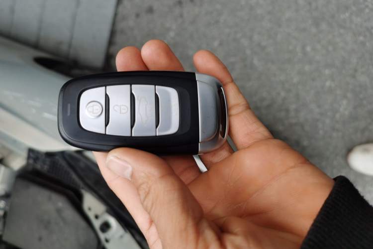 Used Hongqi H5 2020 1.8T Automatic Smart Connect Flagship Edition Vehicle Key