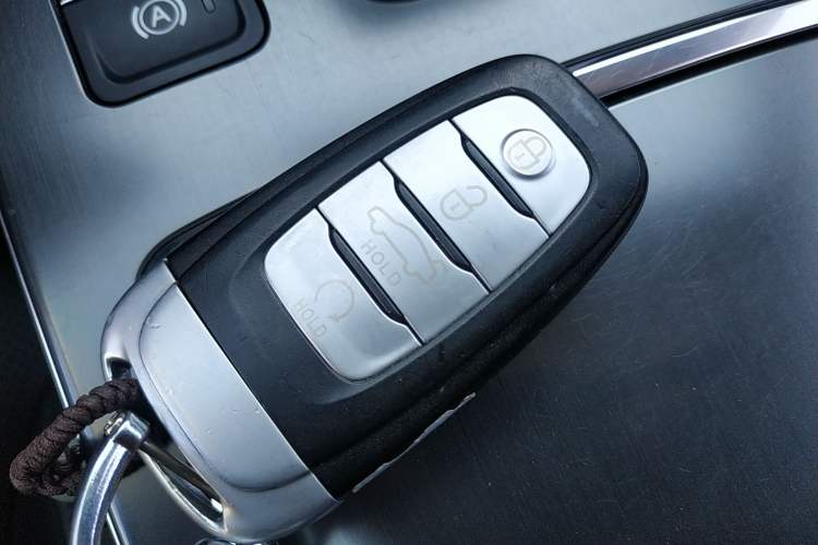 Used Hongqi H5 2020 1.8T Automatic Smart Connect Flagship Edition Vehicle Key