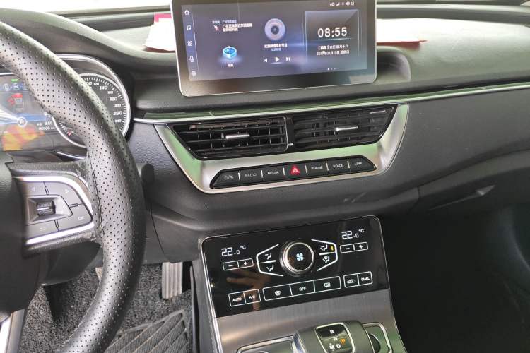 Used Hongqi H5 2020 1.8T Automatic ZhiLian QiYun Edition Audio And AC Panel