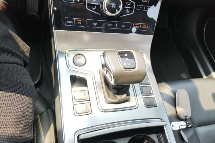 Used Hongqi H5 2020 1.5T DCT Flagship Edition Gear Lever