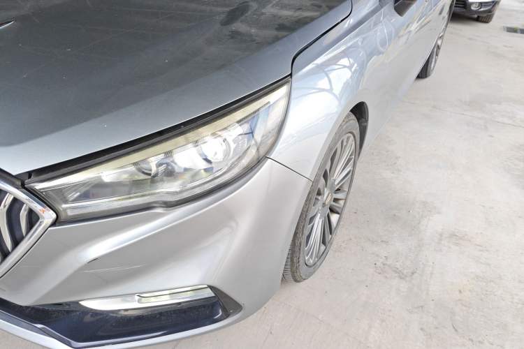 Used Hongqi H5 2020 1.8T Automatic ZhiLian QiYun Edition Left Front Headlight