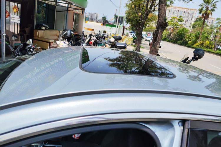 Used Hongqi H5 2020 1.5T DCT Flagship Edition Roof