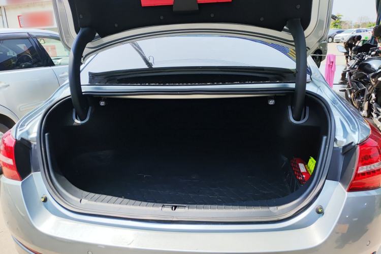 Used Hongqi H5 2020 1.5T DCT Flagship Edition Trunk