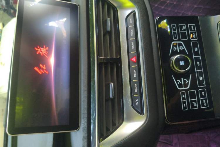 Used Hongqi H5 2020 1.8T Automatic Smart Connect Flagship Edition Audio And AC Panel