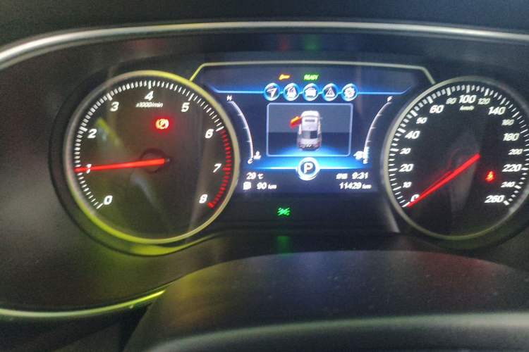 Used Hongqi H5 2020 1.8T Automatic Smart Connect Flagship Edition Odometer Close Up