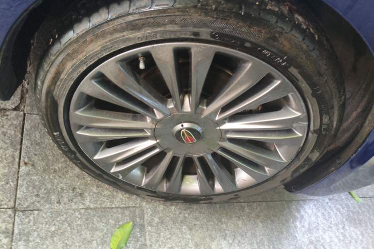 Used Hongqi H5 2020 1.8T Automatic Smart Connect Flagship Edition Right Front Wheel Hub