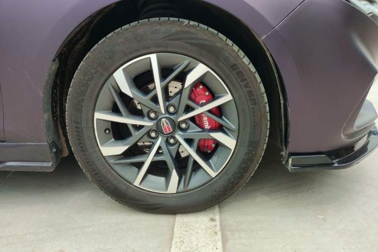 Used Hongqi H5 2020 1.5T DCT Flagship Edition Right Front Wheel Hub