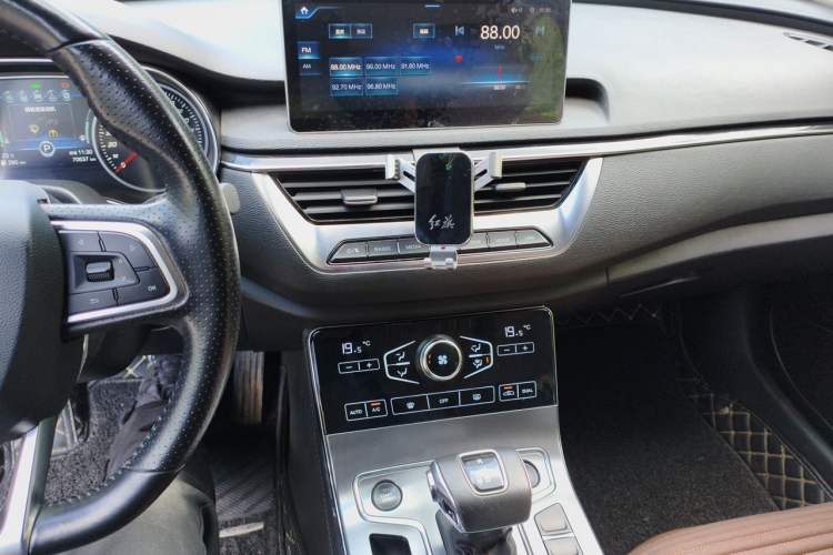 Used Hongqi H5 2020 1.8T Automatic ZhiLian QiYun Edition Audio And AC Panel