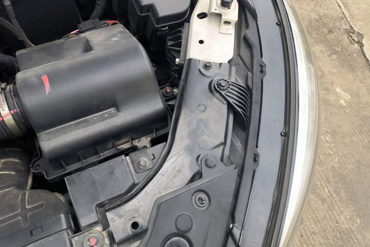 Used Hongqi H5 2020 1.5T DCT Flagship Edition Engine Bay Left