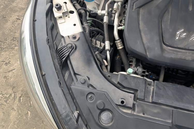 Used Hongqi H5 2020 1.5T DCT Flagship Edition Engine Bay Right