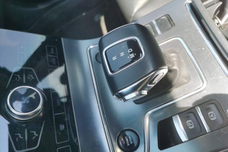 Used Hongqi H5 2020 1.8T Automatic ZhiLian QiYun Edition Gear Lever
