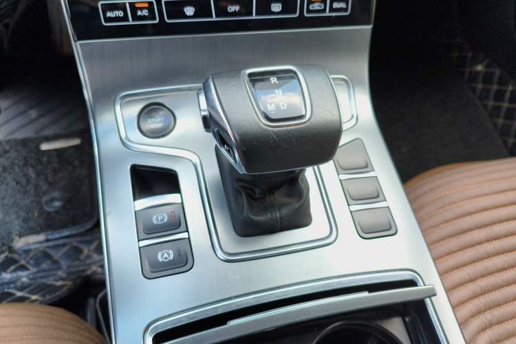 Used Hongqi H5 2020 1.8T Automatic ZhiLian QiYun Edition Gear Lever