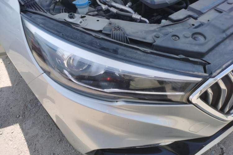 Used Hongqi H5 2020 1.8T Automatic ZhiLian QiYun Edition Right Front Headlight