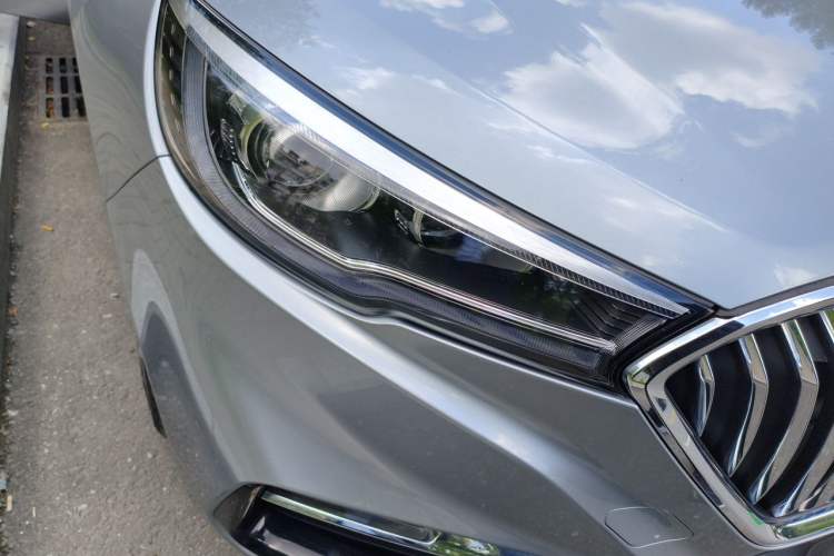 Used Hongqi H5 2020 1.8T Automatic ZhiLian QiYun Edition Right Front Headlight