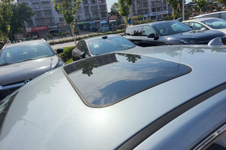Used Hongqi H5 2020 1.5T DCT Flagship Edition Roof