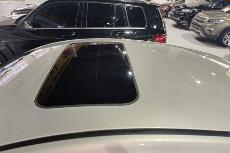 Used Hongqi H5 2020 1.5T DCT Flagship Edition Roof