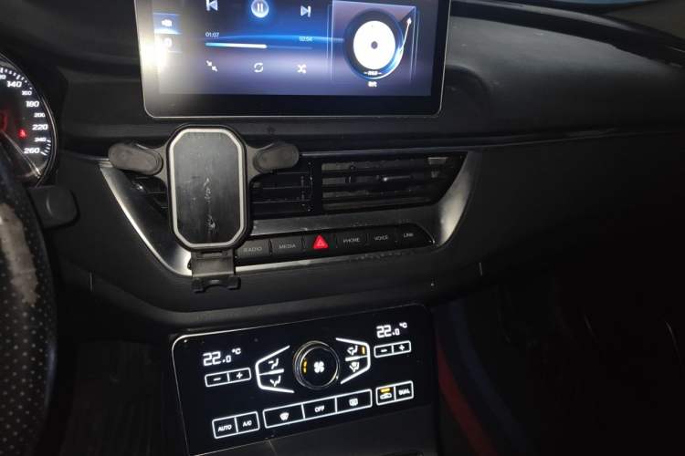 Used Hongqi H5 2020 1.5T DCT Flagship Edition Audio And AC Panel