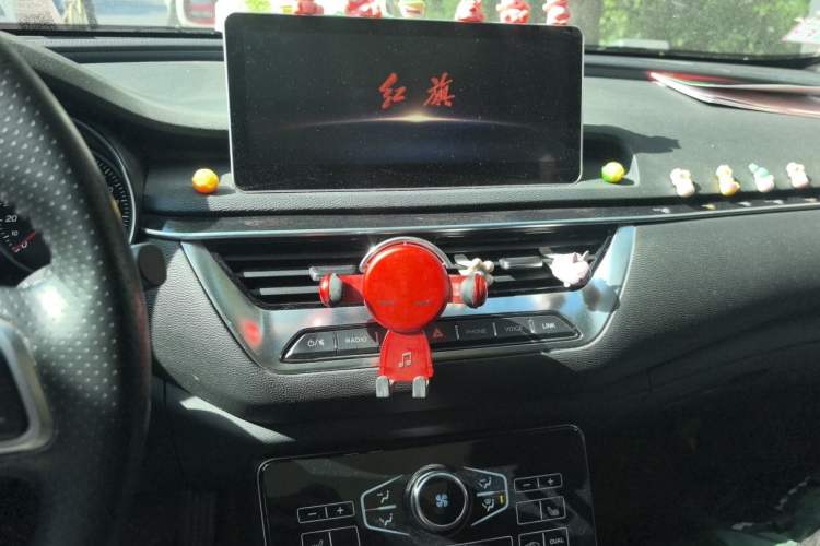 Used Hongqi H5 2020 1.8T Automatic Smart Connect Flagship Edition Audio And AC Panel