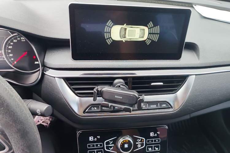 Used Hongqi H5 2020 1.8T Automatic Smart Connect Flagship Edition Audio And AC Panel