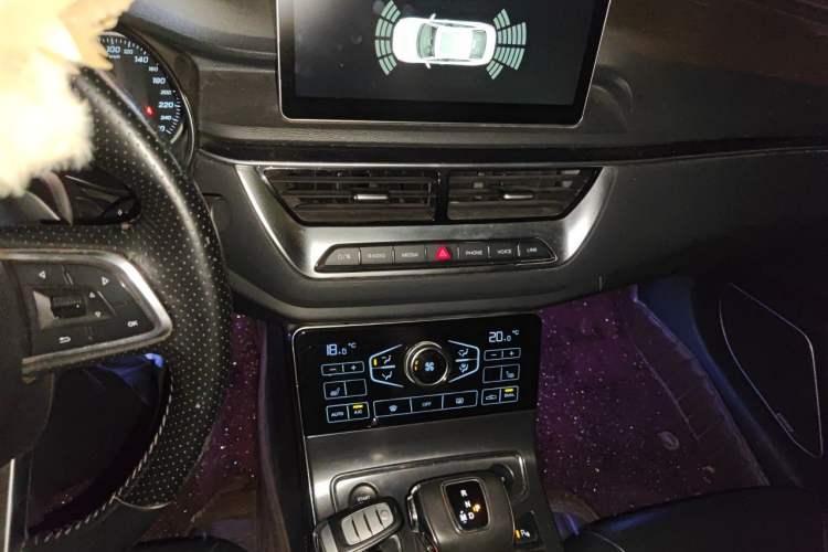 Used Hongqi H5 2020 1.8T Automatic Smart Connect Flagship Edition Audio And AC Panel