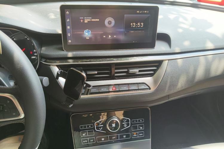 Used Hongqi H5 2020 1.8T Automatic Smart Connect Flagship Edition Audio And AC Panel