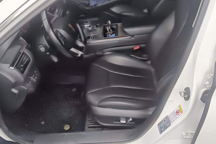 Used Hongqi H5 2020 1.8T Automatic Smart Connect Flagship Edition Driver Seat