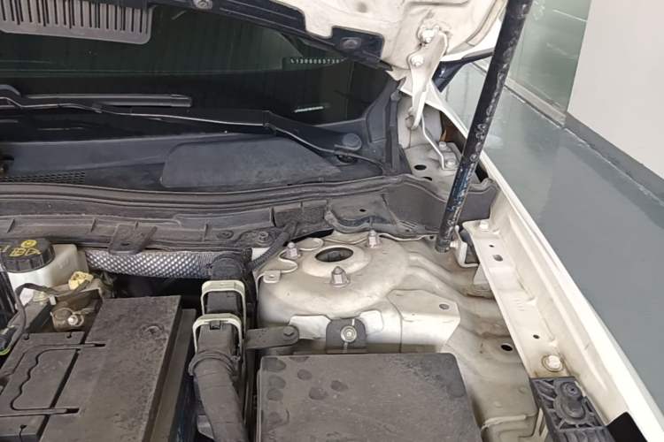 Used Hongqi H5 2020 1.5T DCT Flagship Edition Engine Bay Left