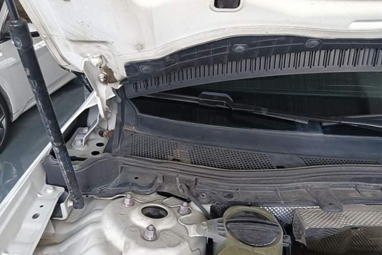 Used Hongqi H5 2020 1.5T DCT Flagship Edition Engine Bay Right