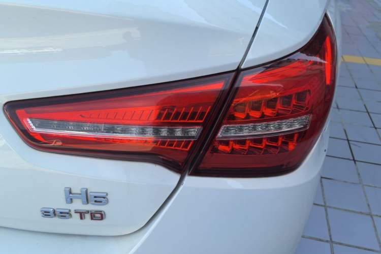 Used Hongqi H5 2020 1.8T Automatic ZhiLian QiYun Edition Exterior 3