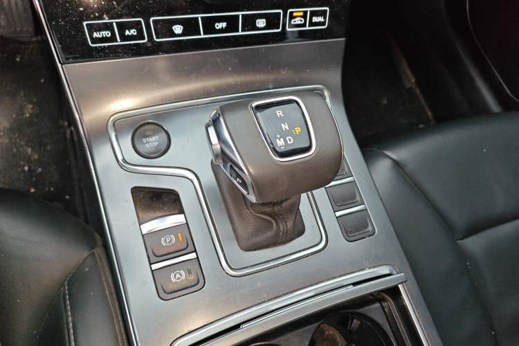 Used Hongqi H5 2020 1.5T DCT Flagship Edition Gear Lever