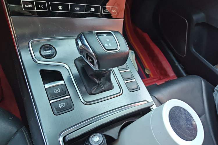 Used Hongqi H5 2020 1.8T Automatic ZhiLian QiYun Edition Gear Lever
