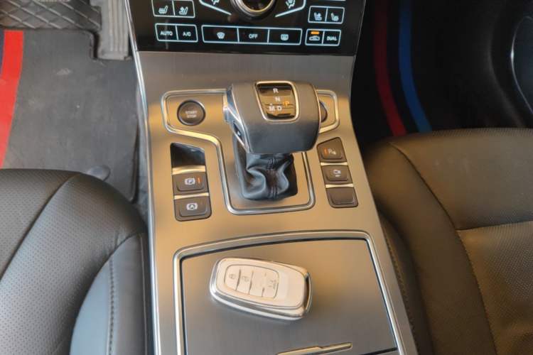 Used Hongqi H5 2020 1.8T Automatic Smart Connect Flagship Edition Gear Lever
