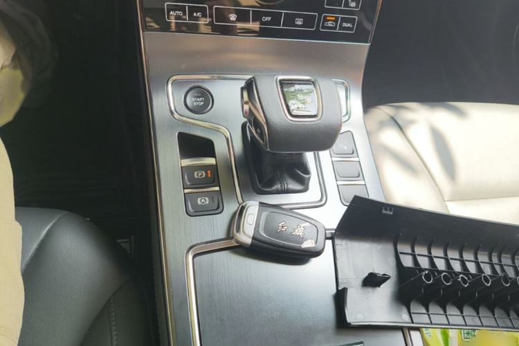 Used Hongqi H5 2020 1.8T Automatic Smart Connect Flagship Edition Gear Lever