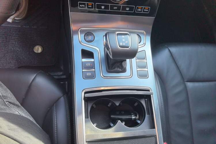 Used Hongqi H5 2020 1.5T DCT Flagship Edition Gear Lever