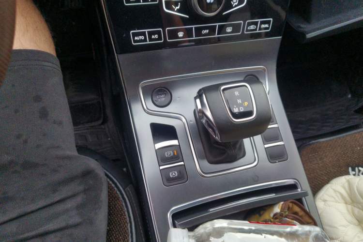 Used Hongqi H5 2020 1.5T DCT Flagship Edition Gear Lever