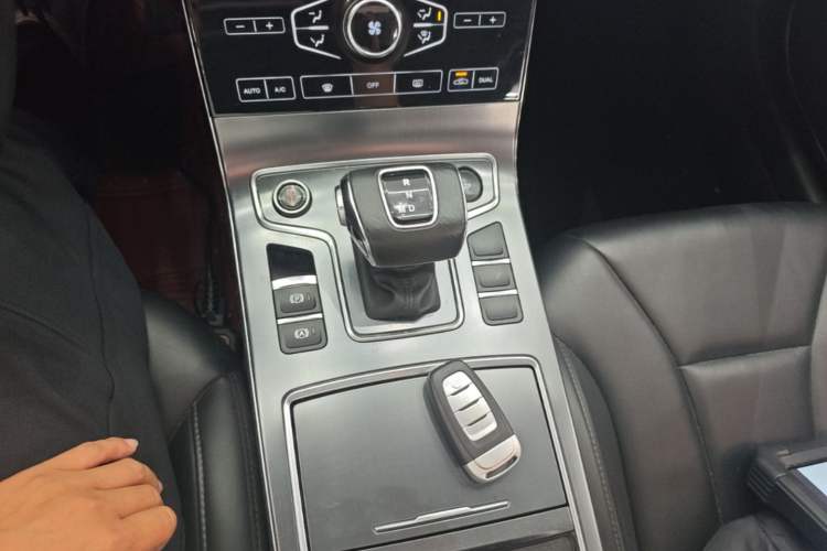 Used Hongqi H5 2020 1.5T DCT Flagship Edition Gear Lever