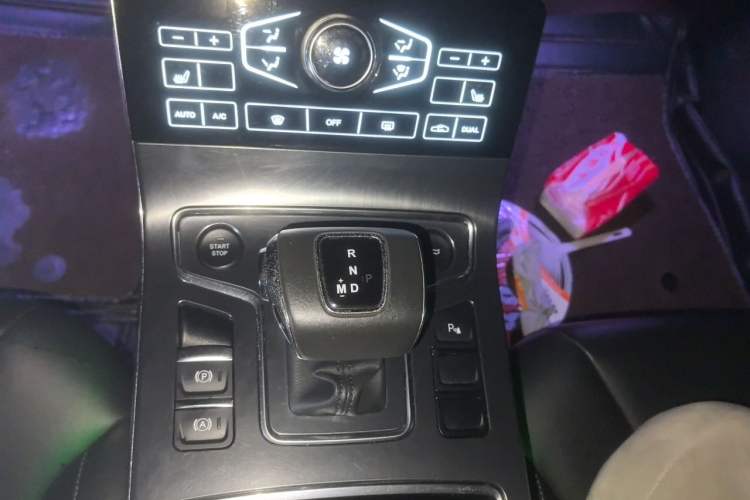 Used Hongqi H5 2020 1.8T Automatic Smart Connect Flagship Edition Gear Lever