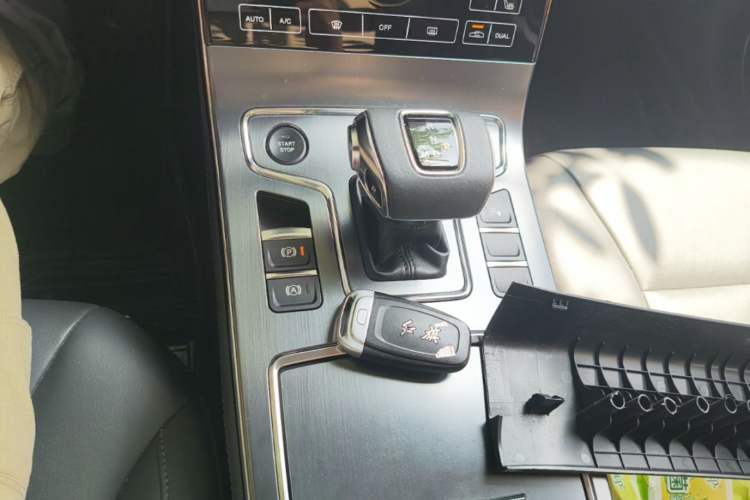 Used Hongqi H5 2020 1.8T Automatic Smart Connect Flagship Edition Gear Lever