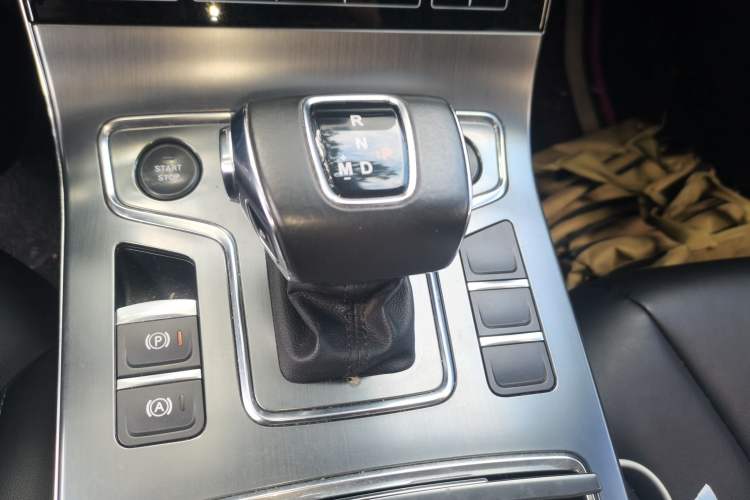 Used Hongqi H5 2020 1.8T Automatic ZhiLian QiYun Edition Gear Lever